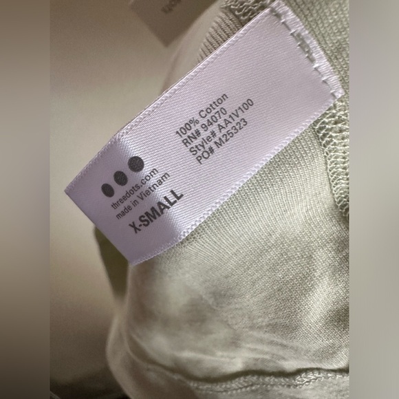 THREE DOTS MINT GREEN V-Neck Top. - Picture 6 of 6